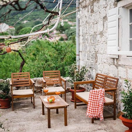 Villa White Shutters House Risan Esterno foto