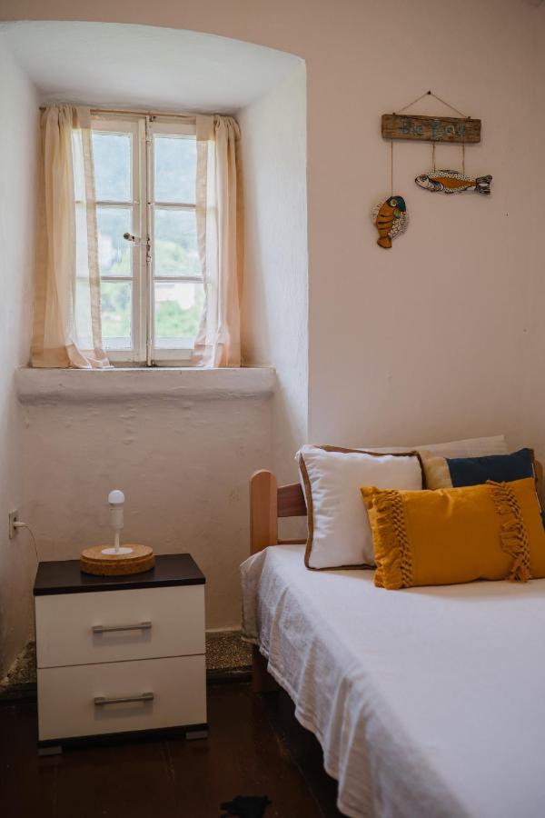 Villa White Shutters House Risan Esterno foto