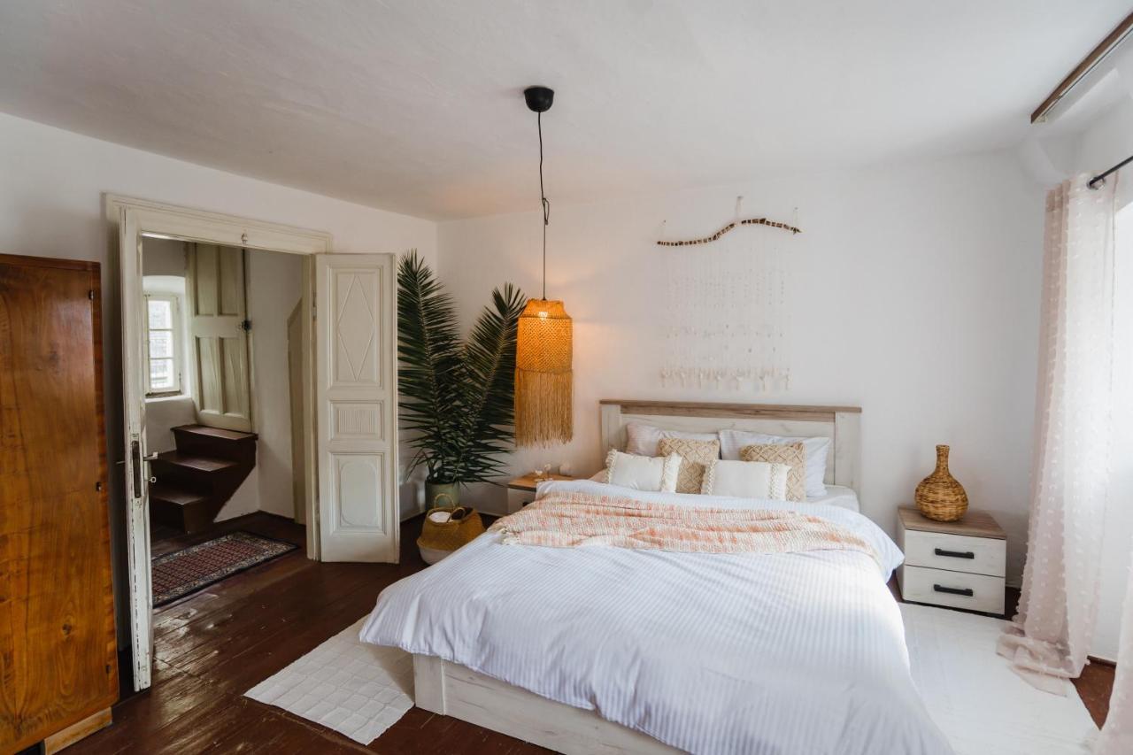 Villa White Shutters House Risan Esterno foto
