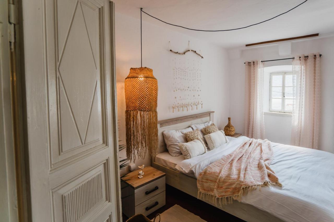 Villa White Shutters House Risan Esterno foto